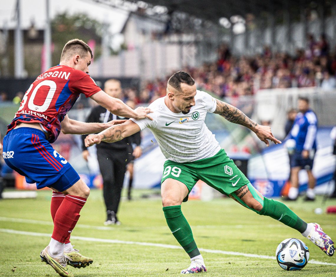 Ekstraklasa piłkarska - wpadka mistrza, śląskie derby na remis