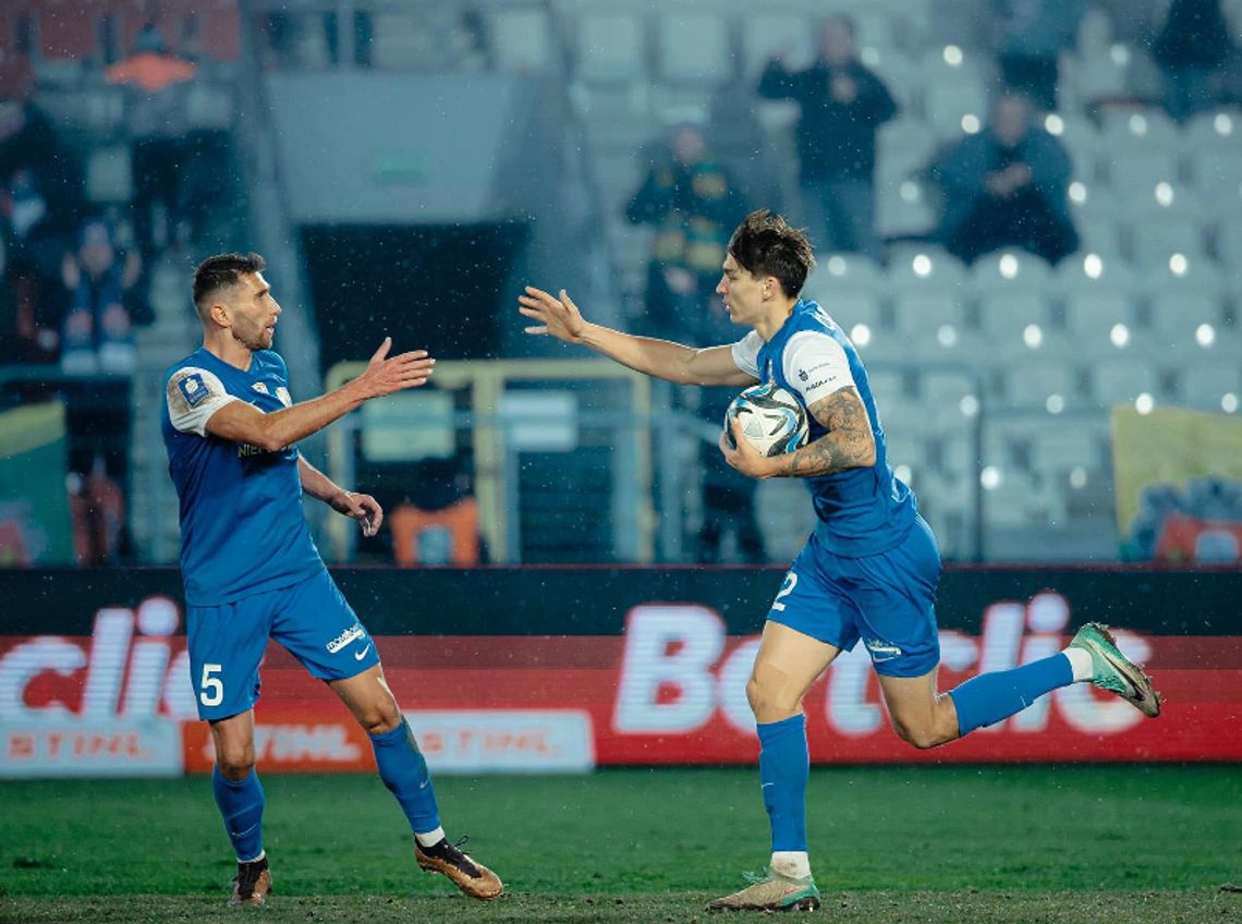 Ekstraklasa piłkarska - wpadka wicelidera, seria porażek Widzewa