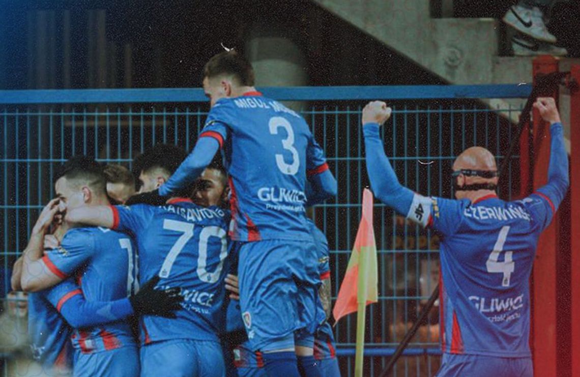 Ekstraklasa piłkarska - wpadki drużyn czołówki, szansa Lecha