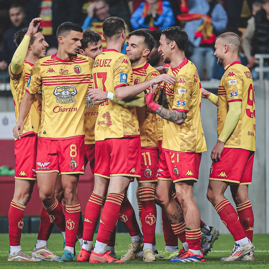 Ekstraklasa piłkarska - zwycięstwa faworytów, Jagiellonia wiceliderem