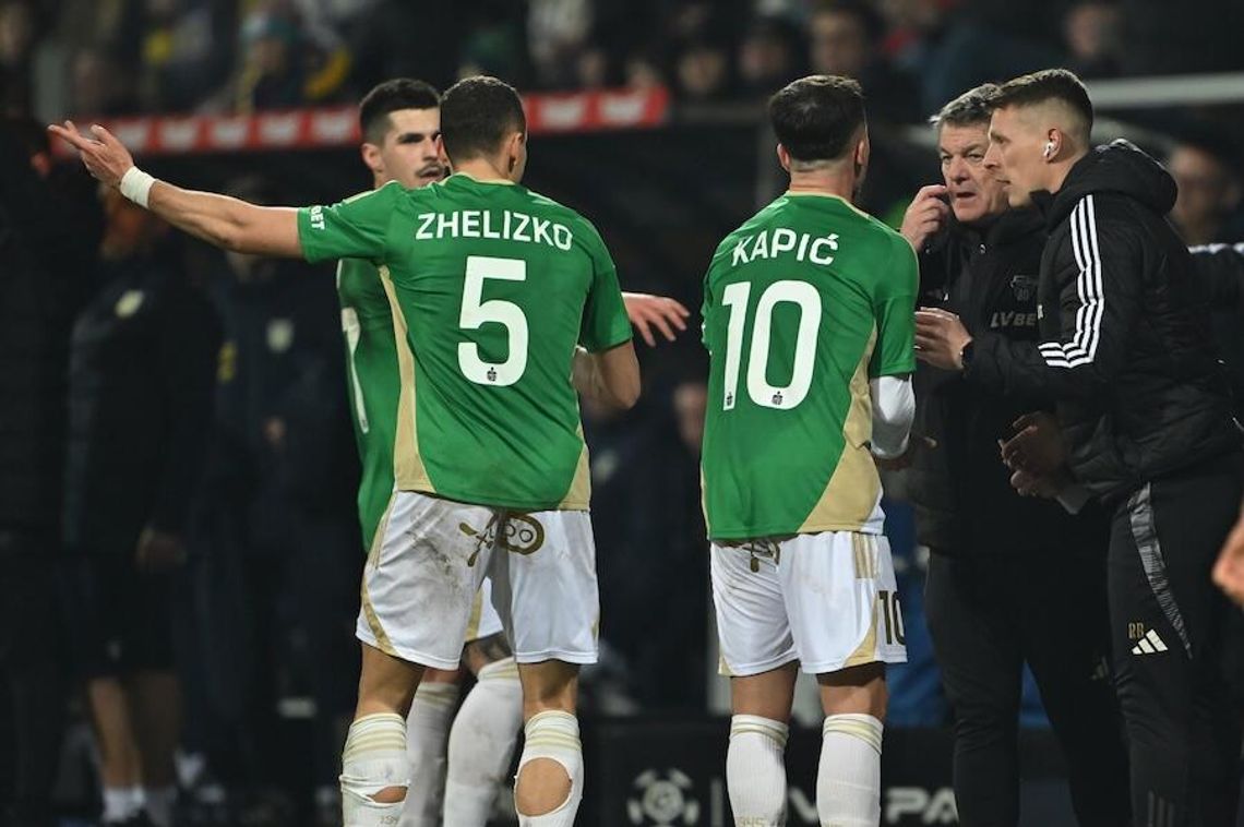 Ekstraklasa - trener Arki: sędzia VAR dostosował się do jakości murawy Ekstraklasa - trener Arki: sędzia VAR dostosował się do jakości murawy