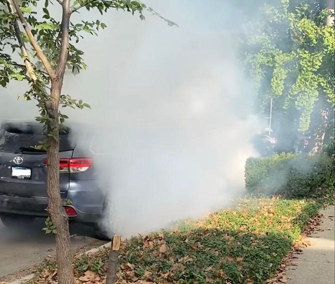 Federalni agenci imigracyjni zatrzymali kolejne osoby i zaatakowali gazem łzawiącym na północnym zachodzie Chicago Federalni agenci imigracyjni zatrzymali kolejne osoby i zaatakowali gazem łzawiącym na północnym zachodzie Chicago