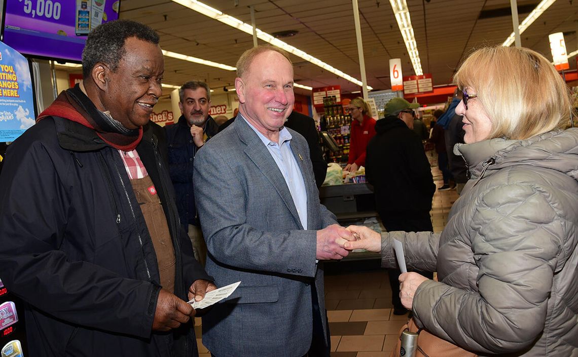 Filantrop Willie Wilson z pomocą klientom polonijnych delikatesów Montrose Deli