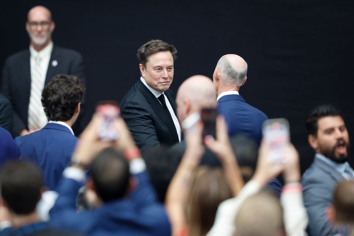Forbes: Elon Musk pierwszą osobą, której majątek przekroczył 500 mld dolarów