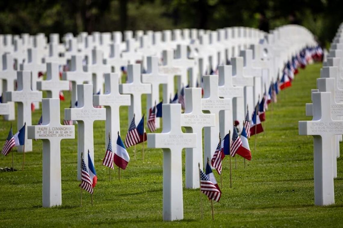 Francja. Szef Pentagonu Pete Hegseth na rocznicy D-Day wezwał Europę, by wzmacniała obronność