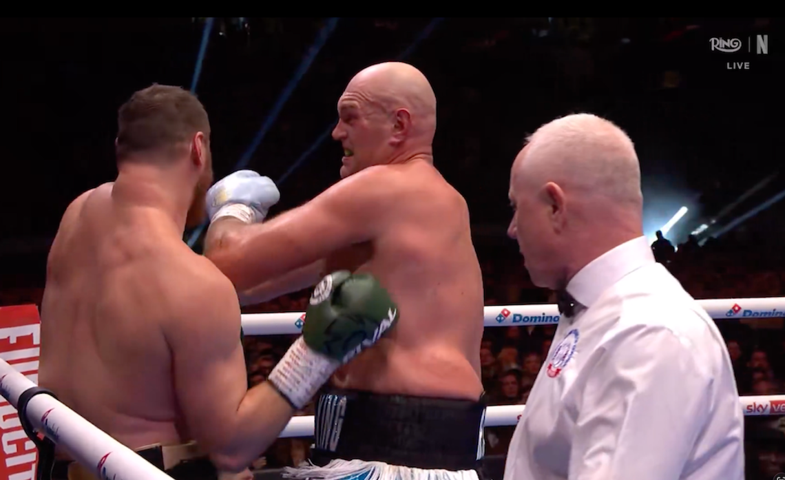 Fury pokonał Machmudowa i wyzwał Joshuę do kolejnej walki w ringu