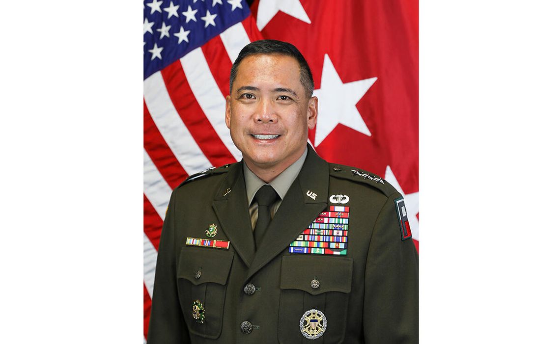 Generał odpowiedzialny za wsparcie Ukrainy zostawił tajne mapy w pociągu w Polsce