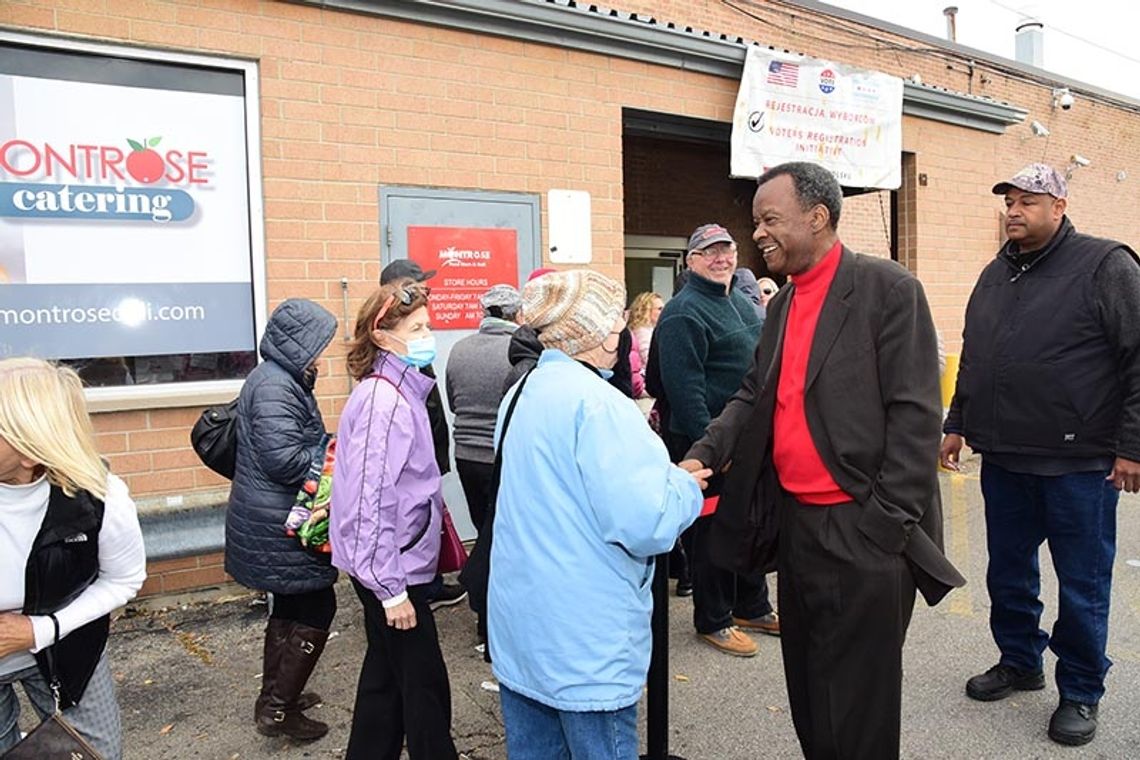 „Głód nie ma koloru”. Willie Wilson  wspiera klientów polonijnych sklepów