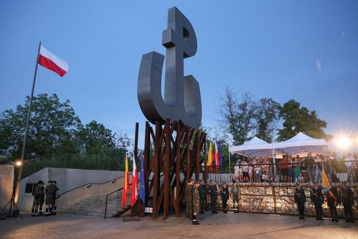 Godzina „W” - w całej Polsce uczczono 82. rocznicę Powstania Warszawskiego Godzina „W” - w całej Polsce uczczono 82. rocznicę Powstania Warszawskiego