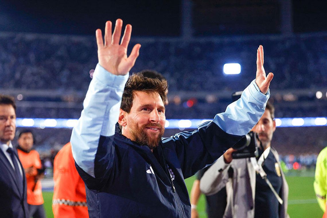 Gol i dwie asysty Messiego w ostatnim meczu w piłkarskiej reprezentacji Argentyny Gol i dwie asysty Messiego w ostatnim meczu w piłkarskiej reprezentacji Argentyny