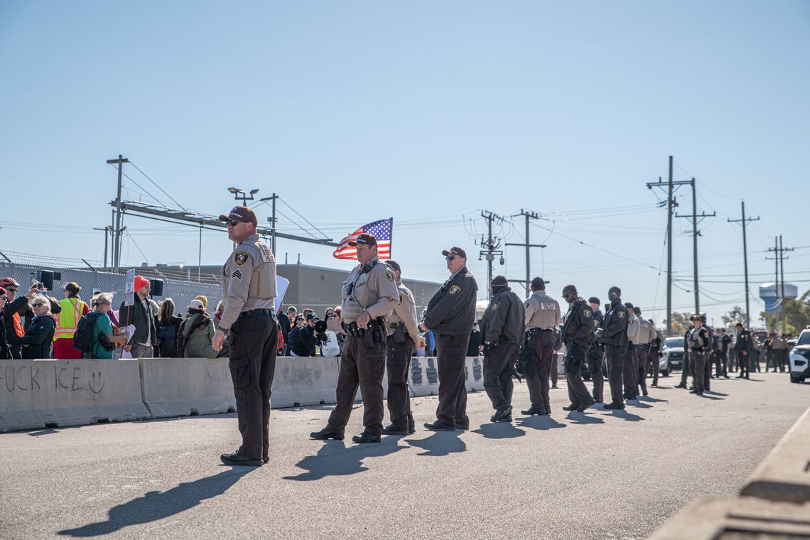 Gregory Bovino już opuścił Chicago, ale operacja Midway Blitz trwa