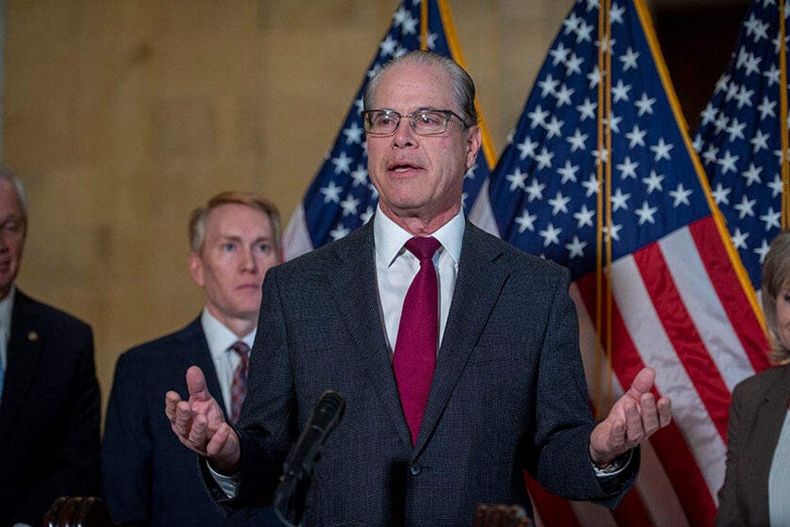 Gubernator Indiany: nie będziemy bezpieczną przystanią dla nielegalnych imigrantów