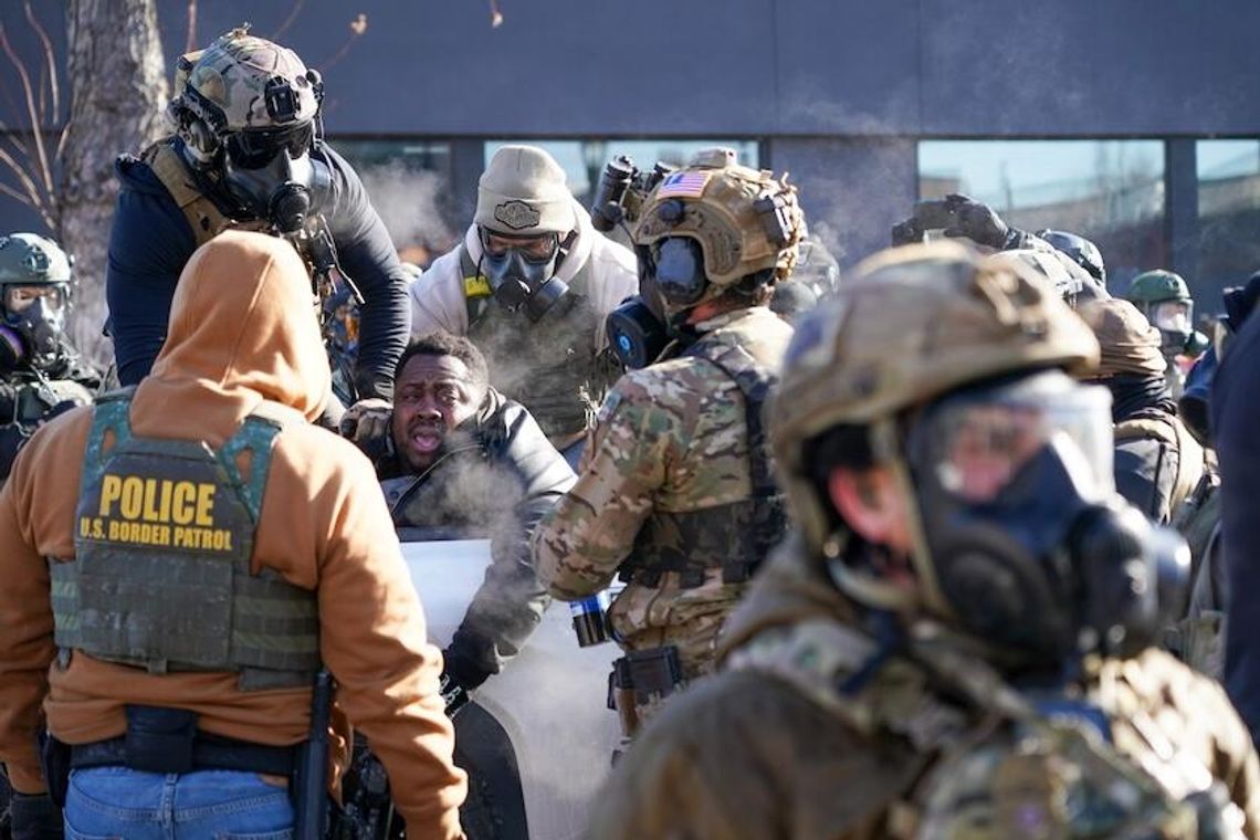 Agenci federalni w Minneapolis