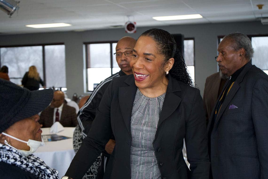 Gubernator Pritzker inwestuje miliony w kampanię wicegubernator Stratton do Senatu USA