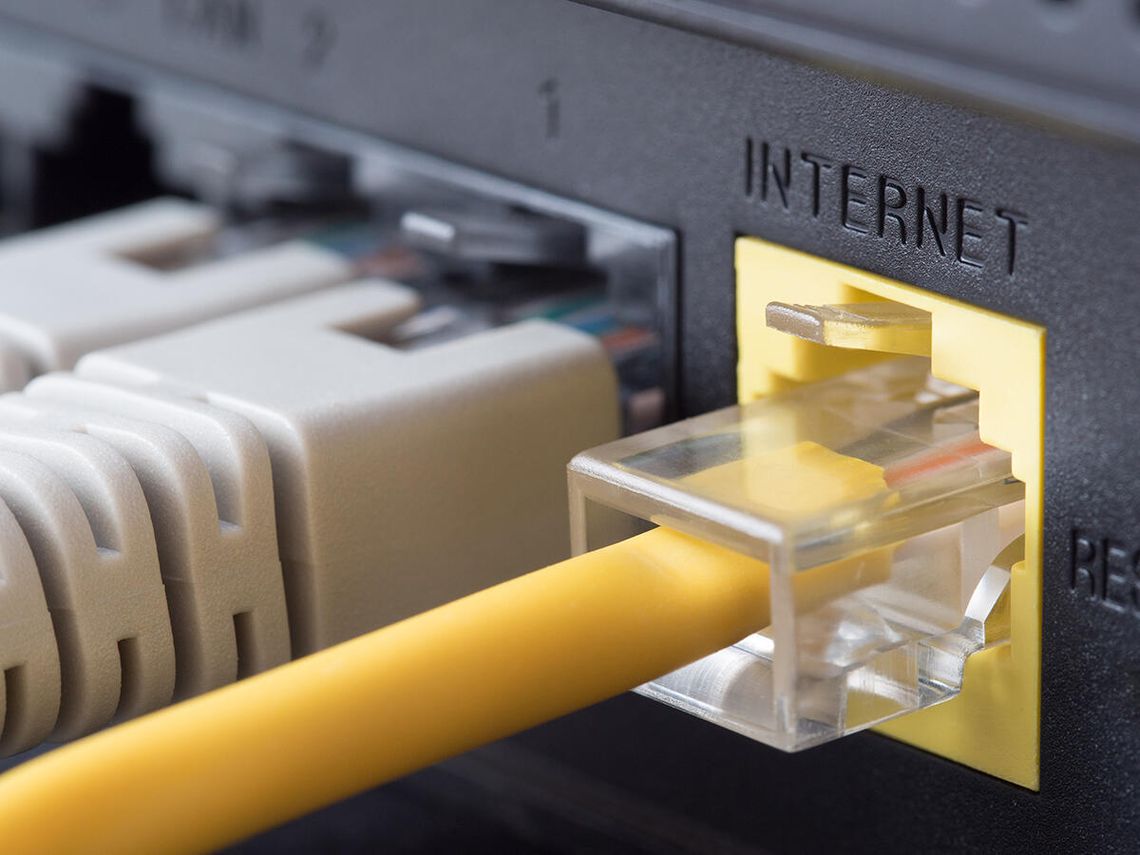 Gubernator Pritzker naciska na Waszyngton ws. szybkiego internetu dla mieszkańców Illinois