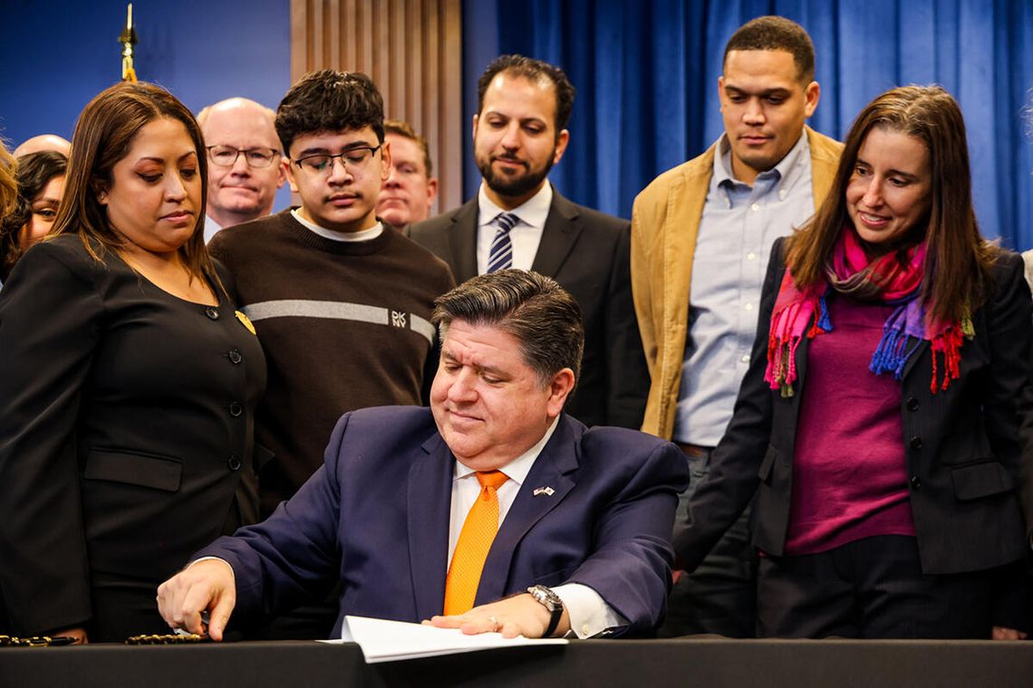 Gubernator Pritzker podpisał „Ustawę Kariny” Gubernator Pritzker podpisał „Ustawę Kariny”