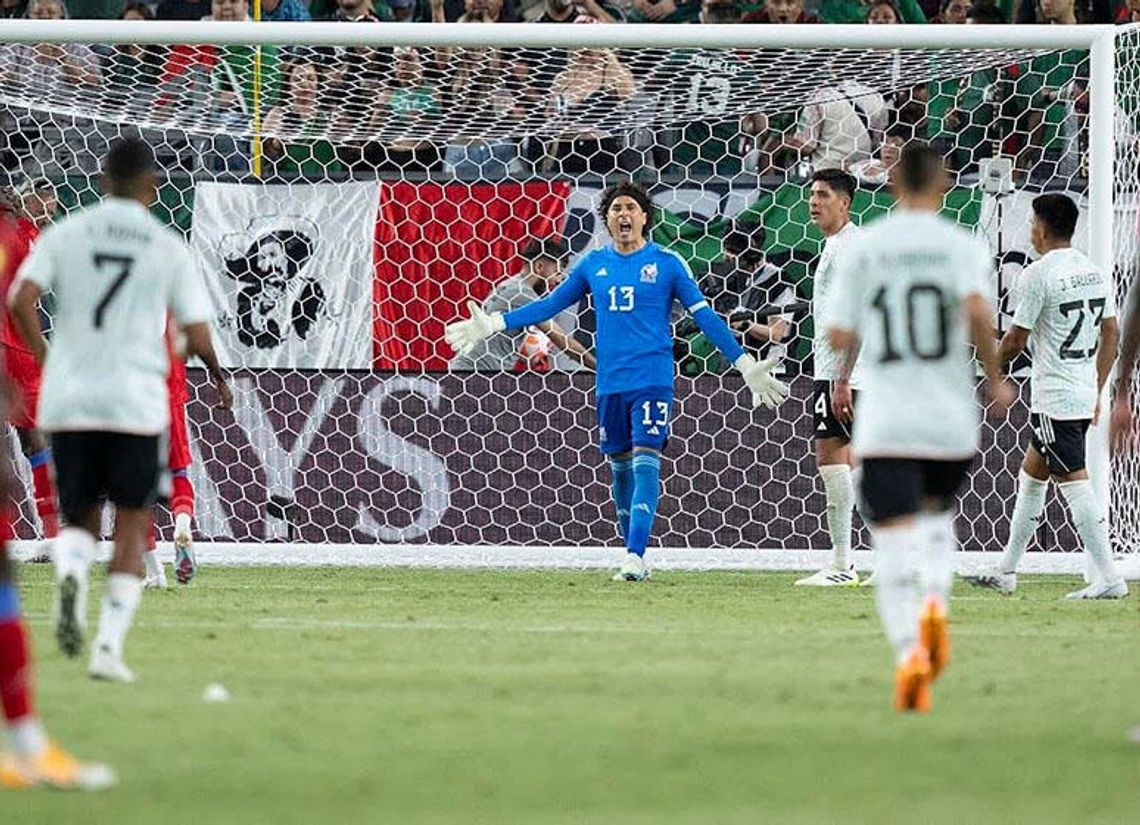 Guillermo Ochoa, uczestnik sześciu mundiali, zakończył karierę piłkarską
