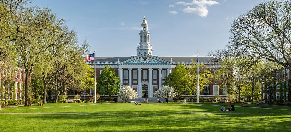 Harvard pozywa administrację Trumpa za zamrożenie funduszy na badania