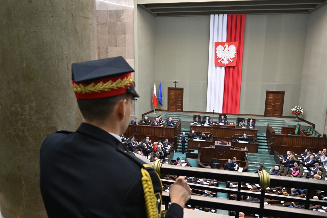 Hołownia: chcę przygotować projekt ustawy komplikującej wyjście Polski z UE