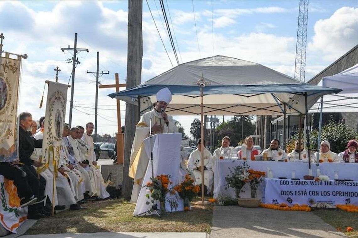 ICE odmówiło duchownym z komunią wstępu do ośrodka imigracyjnego w Broadview ICE odmówiło duchownym z komunią wstępu do ośrodka imigracyjnego w Broadview