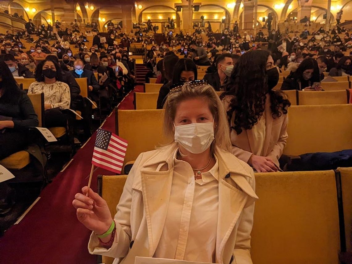 Imigranci z 82 krajów, w tym Polski, zaprzysiężeni na obywateli USA w Auditorium Theatre