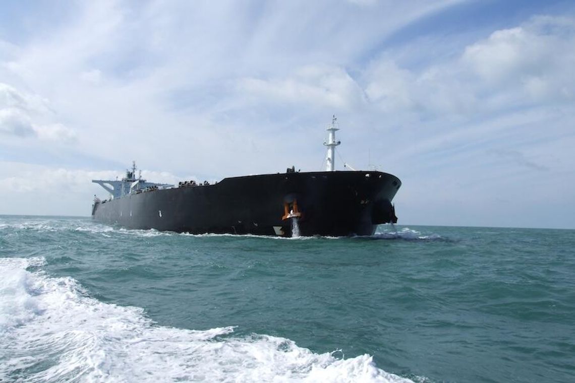 Iran po atakach USA i Izraela zakazał wszystkim statkom wpływania do Cieśniny Ormuz