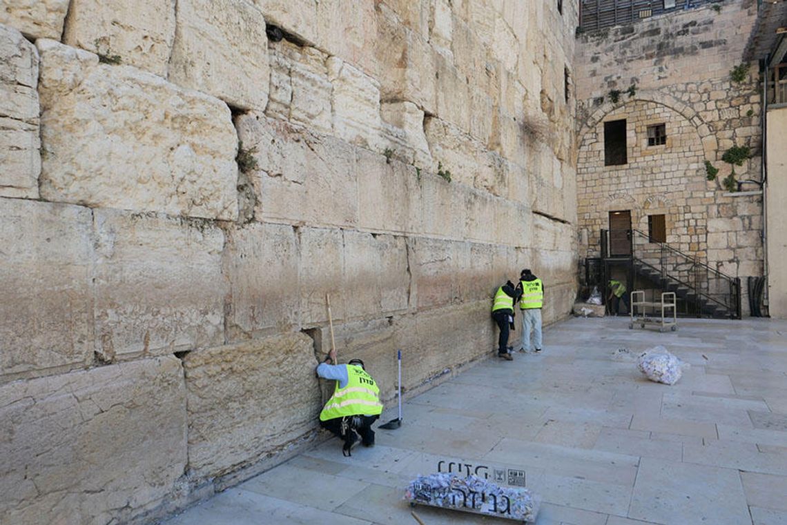 Izrael. Policja: szczątki pocisków spadły na miejsca święte w Jerozolimie