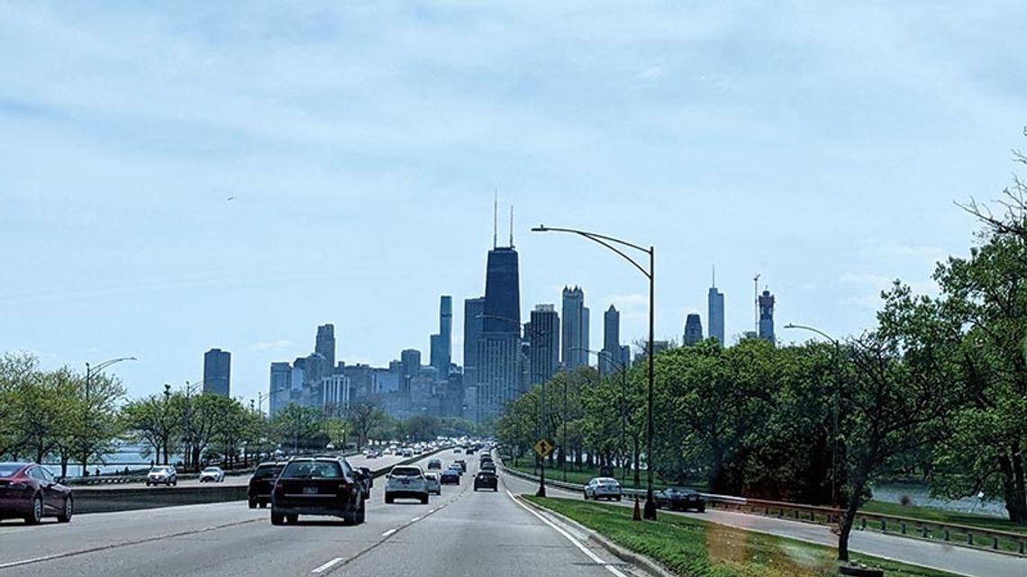 Jadący pod prąd SUV zderzył się z autobusem na Lake Shore Drive, są ofiary