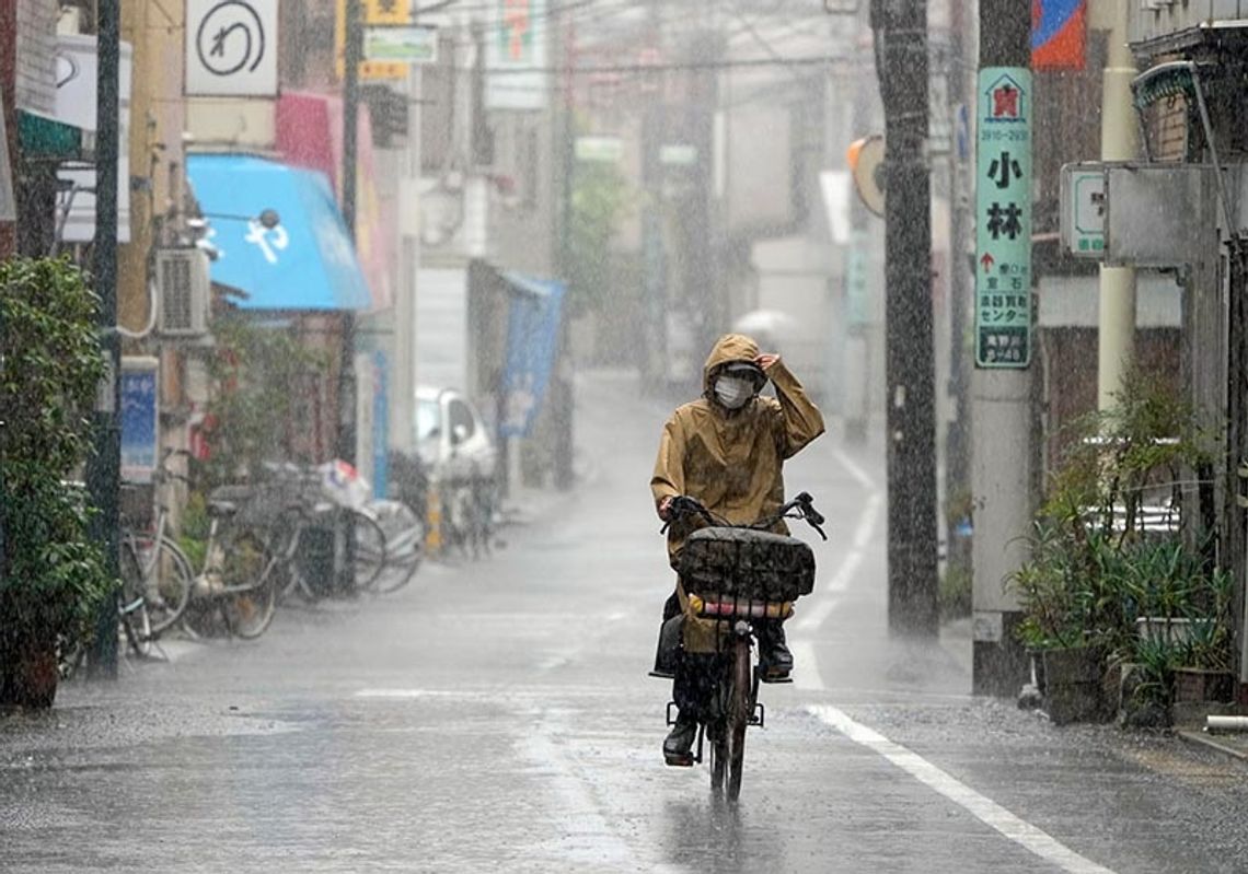 Japonia. Tajfun Khanun uderzył w Okinawę; zginęła jedna osoba, 11 rannych