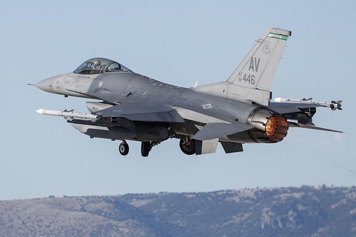 Jordania. Pierwsza Jordanka za sterami F-16 odbyła lot