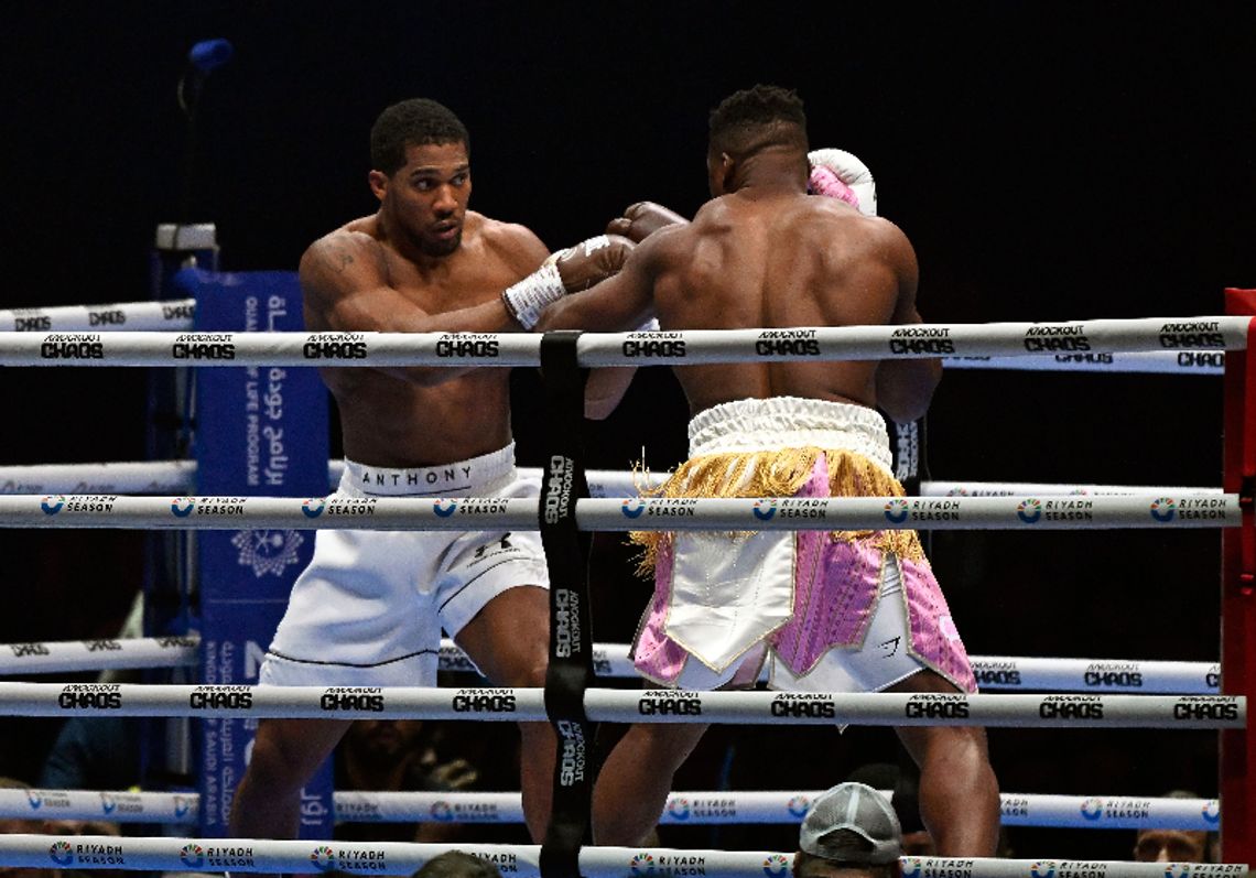 Joshua znokautował Ngannou w bokserskiej walce w Rijadzie