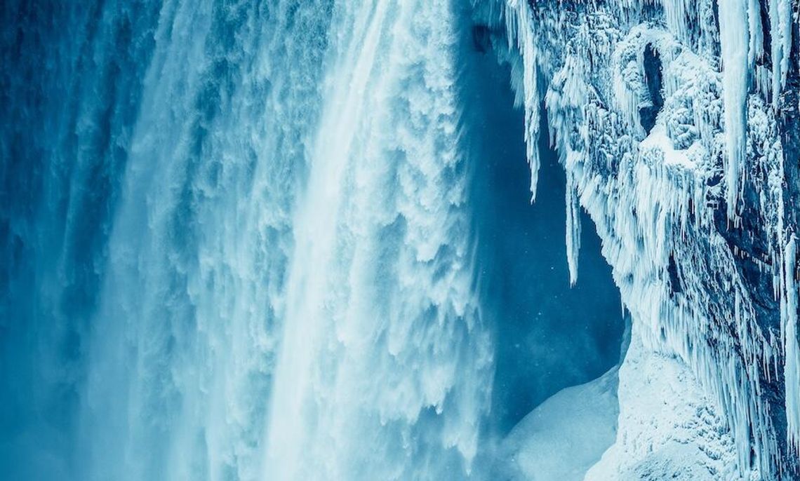 Kanada. Wodospad Niagara częściowo zamarzł