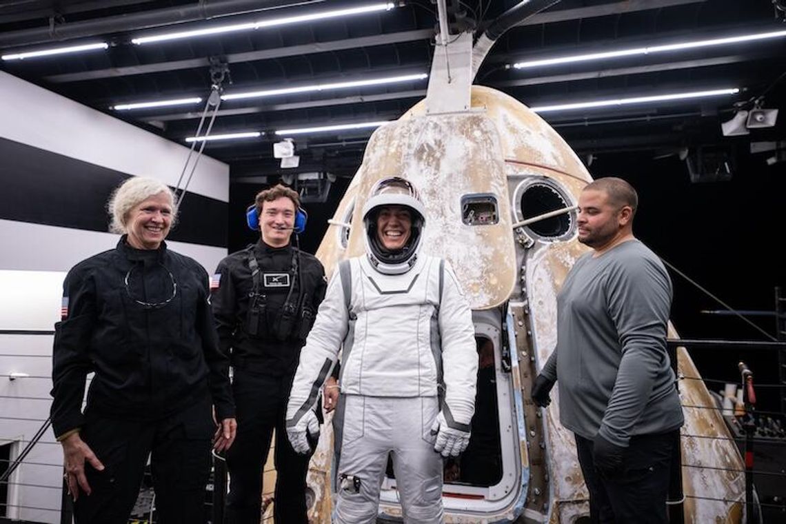 Kapsuła Crew Dragon z astronautami powróciła na Ziemię (WIDEO)