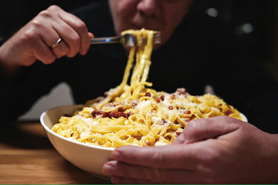 Kiedy jedzenie staje się ucieczką: kompulsywne i emocjonalne odżywianie