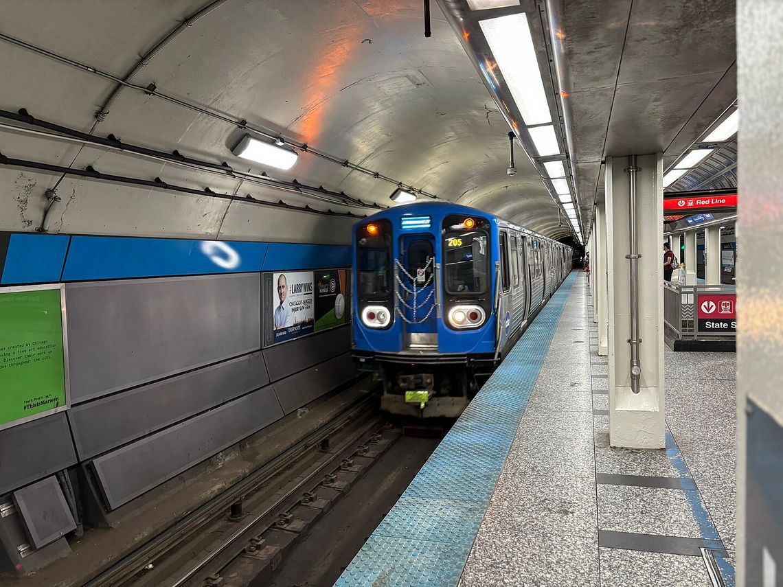 Kobieta podpalona w pociągu CTA w centrum Chicago Kobieta podpalona w pociągu CTA w centrum Chicago