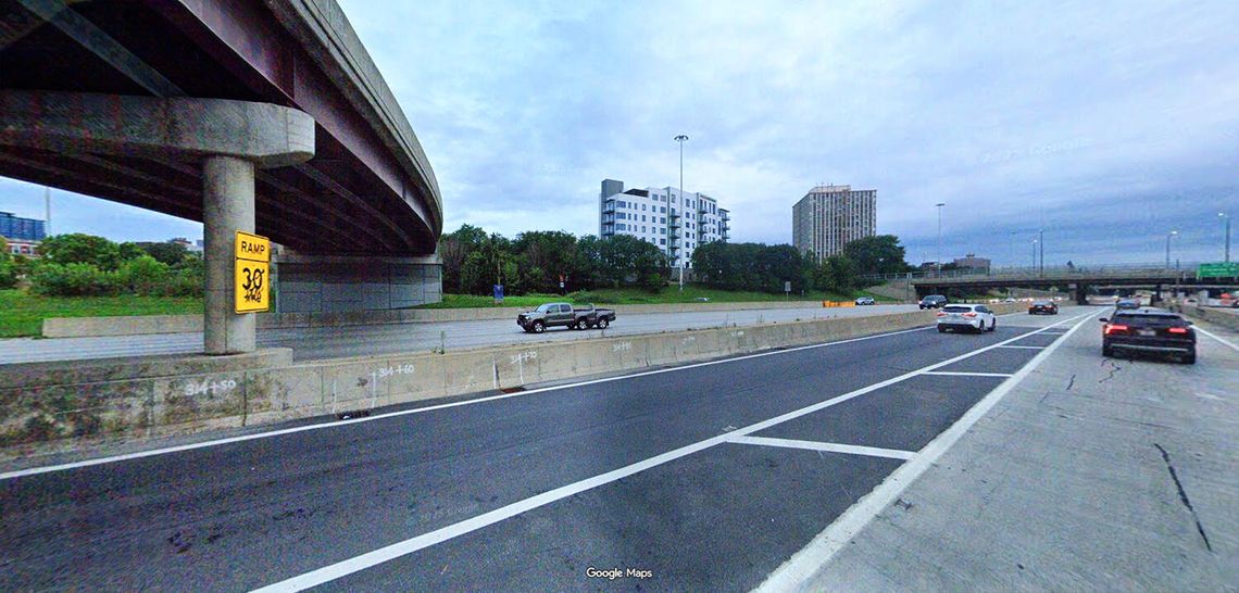 Kobieta znaleziona martwa po pożarze wieżowca w West Town