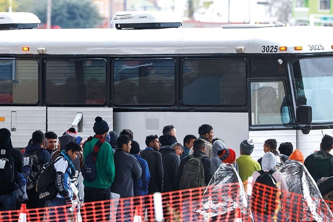 Kolejne autobusy z migrantami przybyły do Chicago