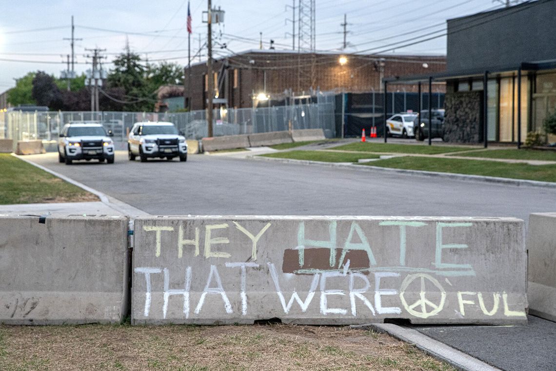 Kontrowersyjne ogrodzenie wokół ośrodka ICE w Broadview zostało usunięte Kontrowersyjne ogrodzenie wokół ośrodka ICE w Broadview zostało usunięte