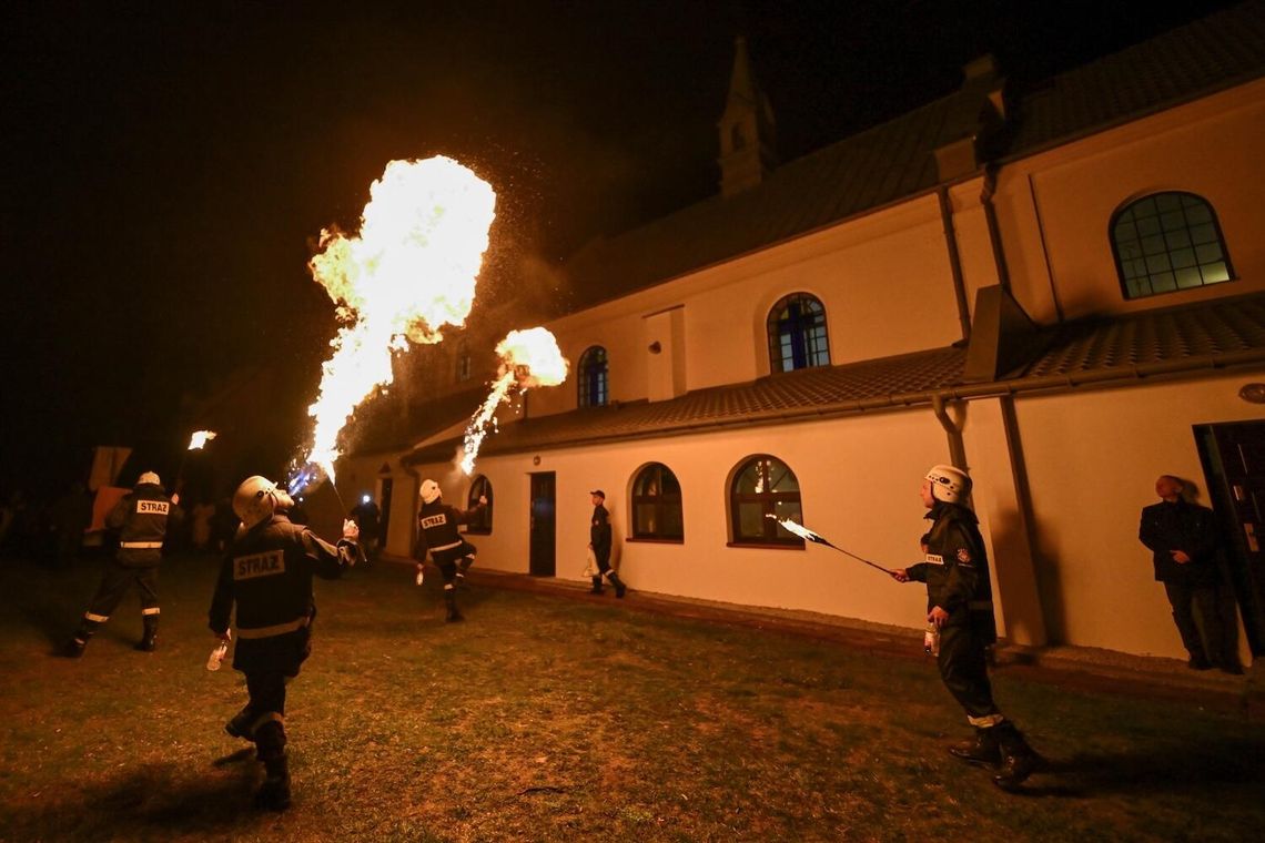 Koprzywnica. Strażacy ochotnicy kontynuują wielkanocną tradycję „bziukania”