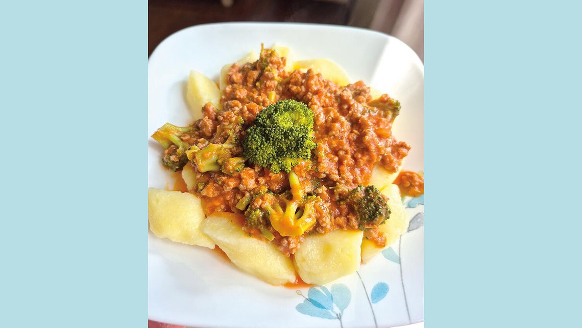 Kopytka z sosem mięsnym