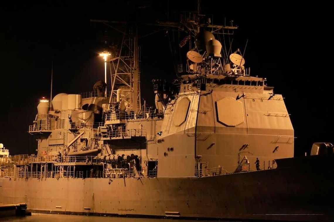 Krążownik USS Lake Erie przepłynął przez Kanał Panamski i kieruje się w stronę Karaibów