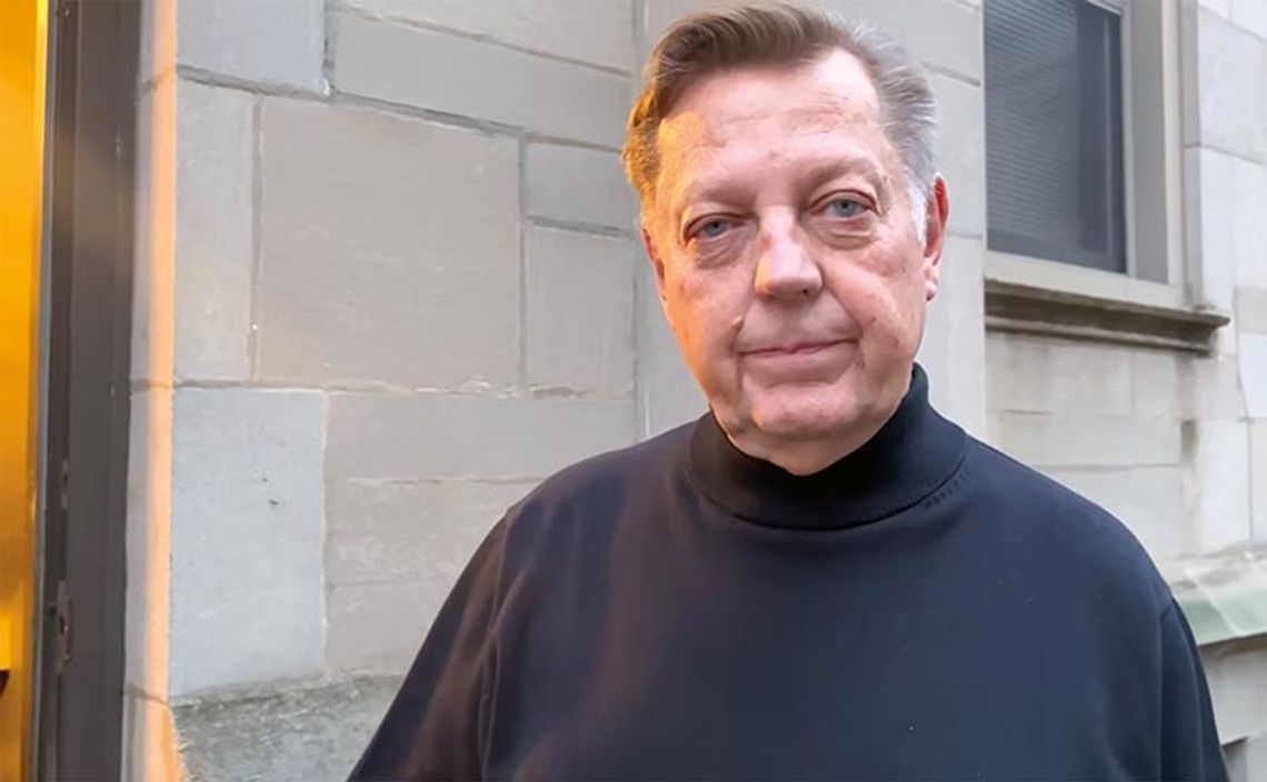 Ks. Pfleger powrócił do parafii św. Sabiny po oczyszczeniu z zarzutów molestowania (WIDEO)