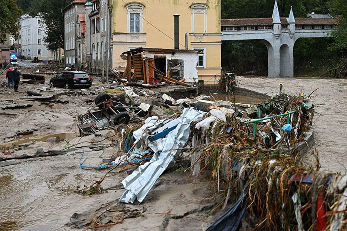 Lądek-Zdrój: W mieście sprzątanie; pomaga wojsko i straż pożarna