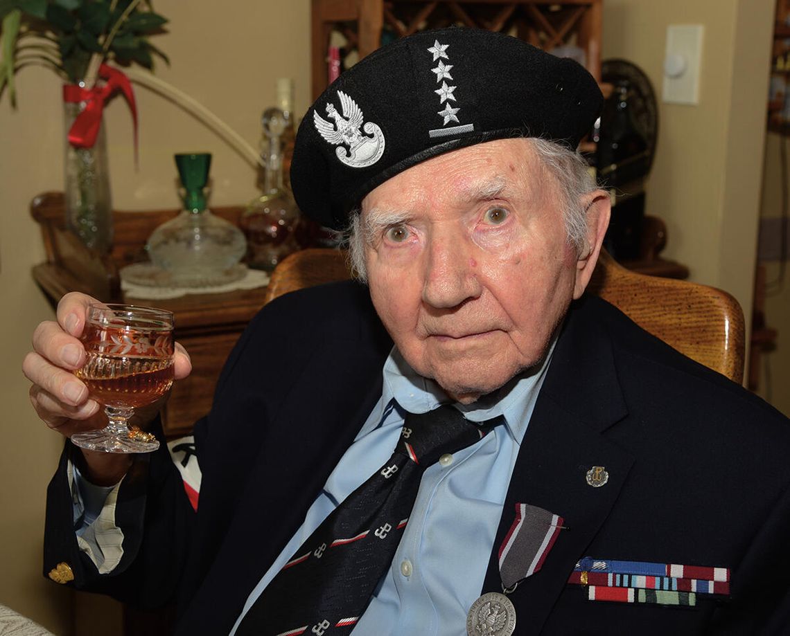 Legendarny Stanisław Stawski obchodził 102 urodziny w Chicago w gronie rodziny i przyjaciół Legendarny Stanisław Stawski obchodził 102 urodziny w Chicago w gronie rodziny i przyjaciół