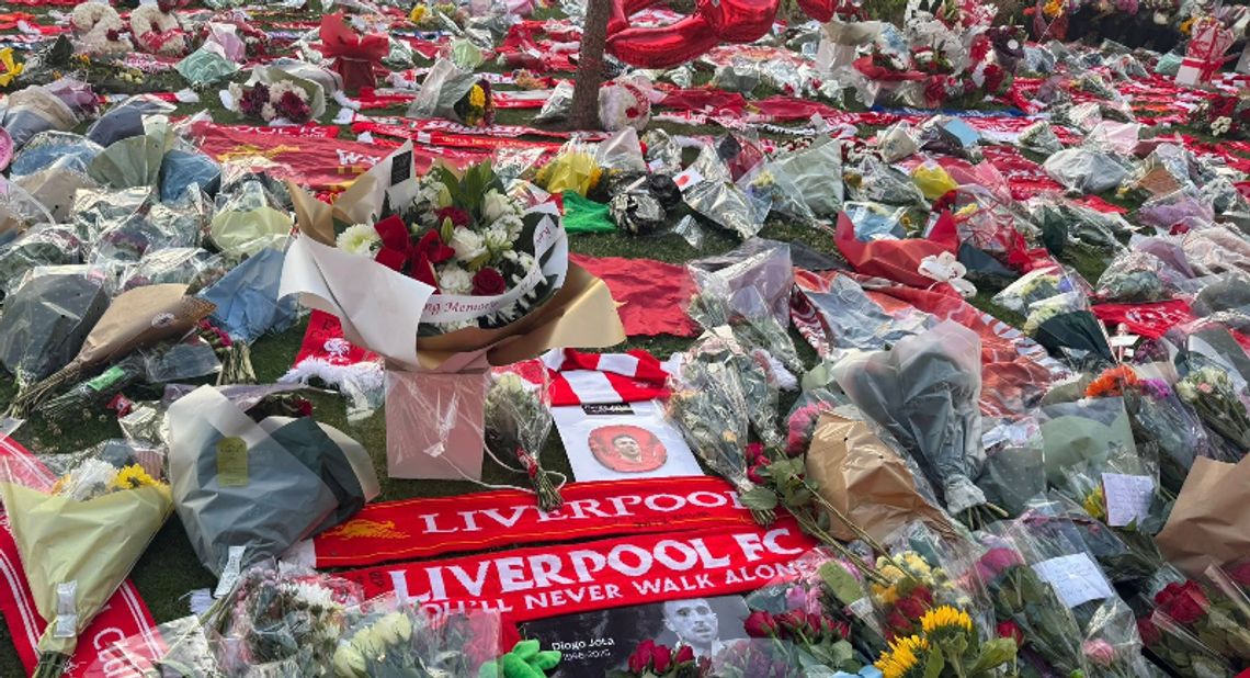 Liga angielska – pogrzeb Diogo Joty zmarłego w wypadku w drodze do Liverpoolu w sobotę