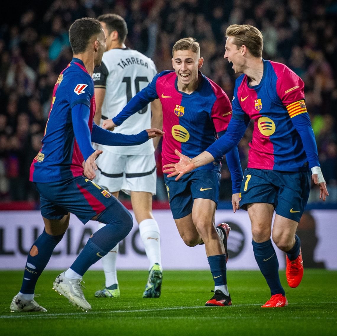 Liga hiszpańska - popis Barcelony ze Szczęsnym w bramce, gol Lewandowskiego