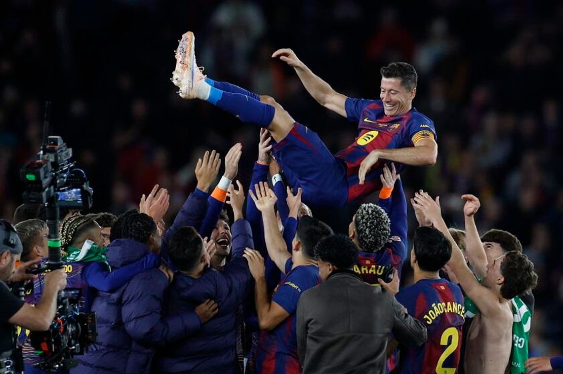 Liga hiszpańska - wzruszające pożegnanie Lewandowskiego z Camp Nou (WIDEO) Liga hiszpańska - wzruszające pożegnanie Lewandowskiego z Camp Nou (WIDEO)