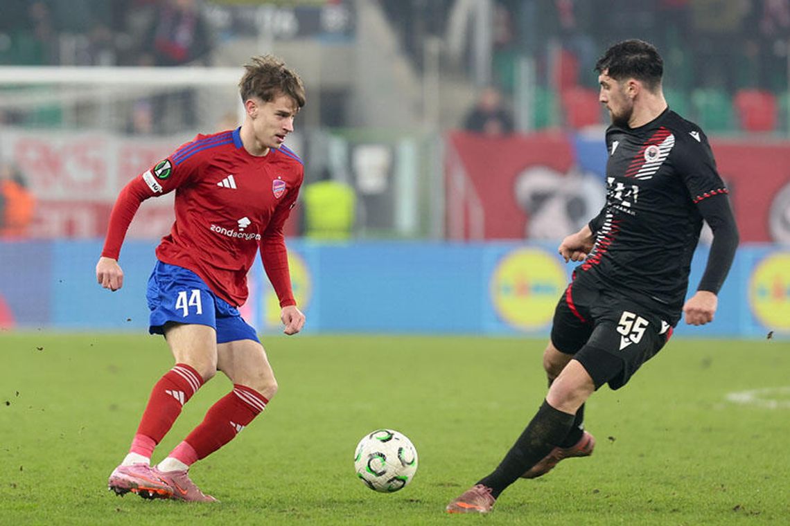 Liga Konferencji -  kolejkę przed końcem Raków trzeci w tabeli, Legia wyeliminowana