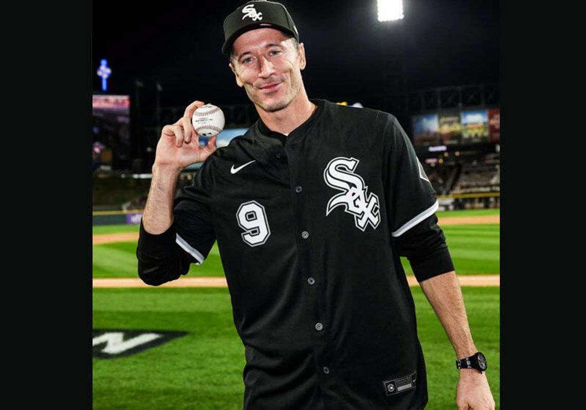 Liga MLB – Robert Lewandowski wykonał pierwszy rzut podczas meczu White Sox Liga MLB – Robert Lewandowski wykonał pierwszy rzut podczas meczu White Sox