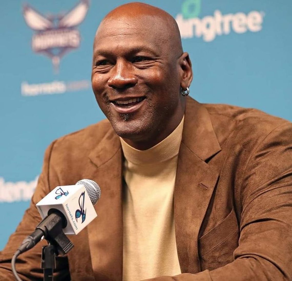 Liga NBA - Michael Jordan negocjuje sprzedaż Charlotte Hornets